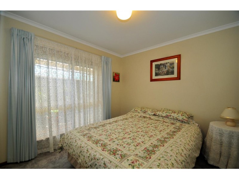 2 Sandalwood Grove, Woodcroft SA 5162