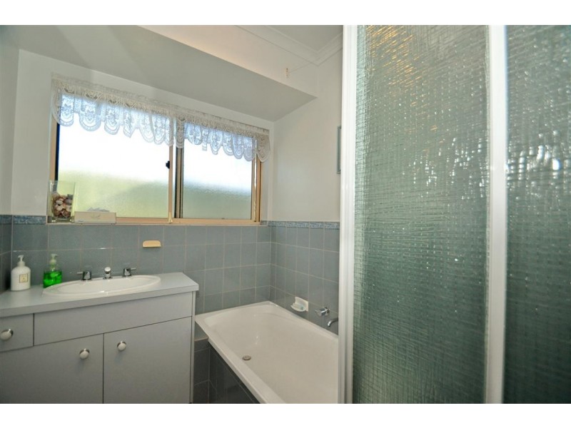 2 Sandalwood Grove, Woodcroft SA 5162