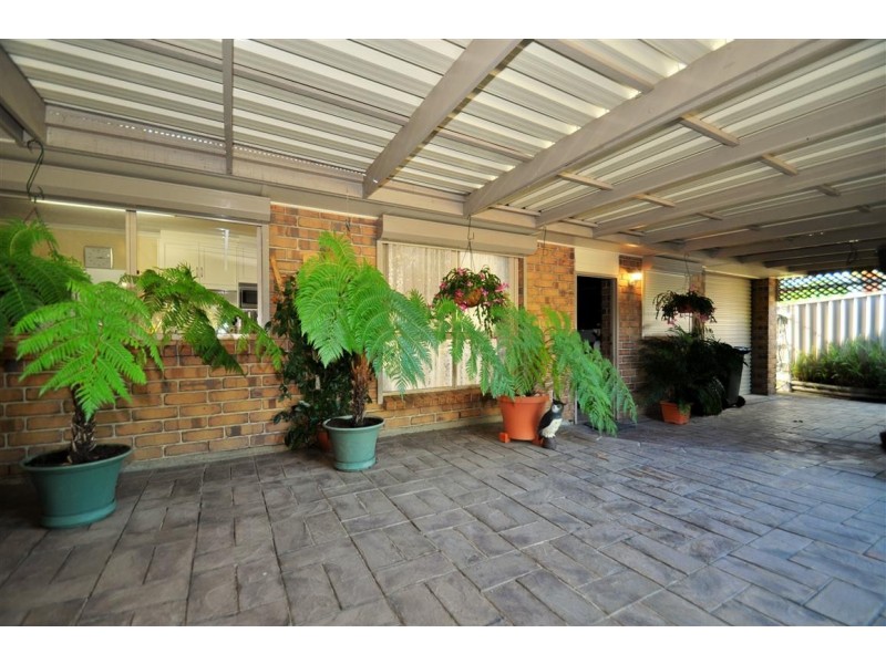 2 Sandalwood Grove, Woodcroft SA 5162