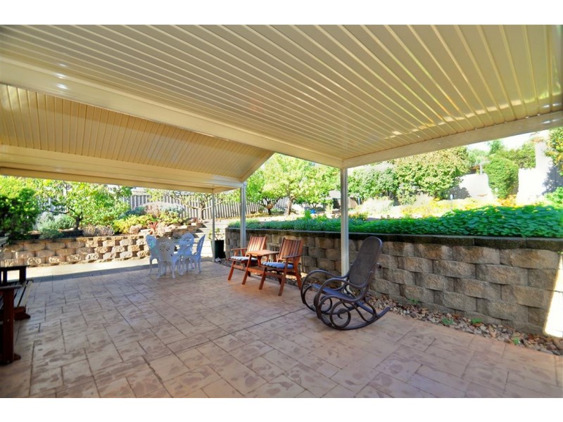 2 Sandalwood Grove, Woodcroft SA 5162