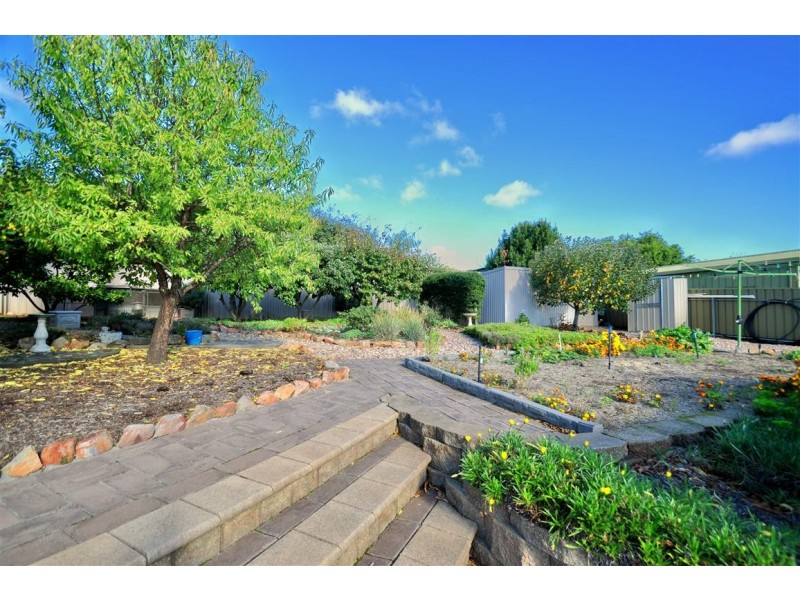 2 Sandalwood Grove, Woodcroft SA 5162