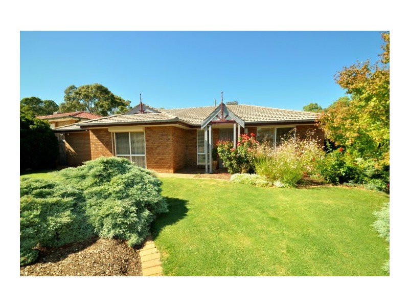 10 Outlook Drive, Aberfoyle Park SA 5159