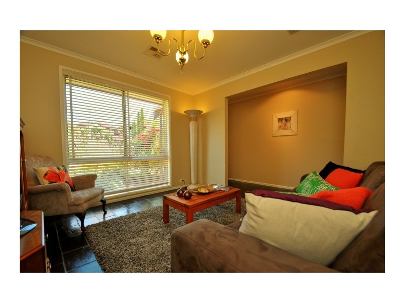 10 Outlook Drive, Aberfoyle Park SA 5159