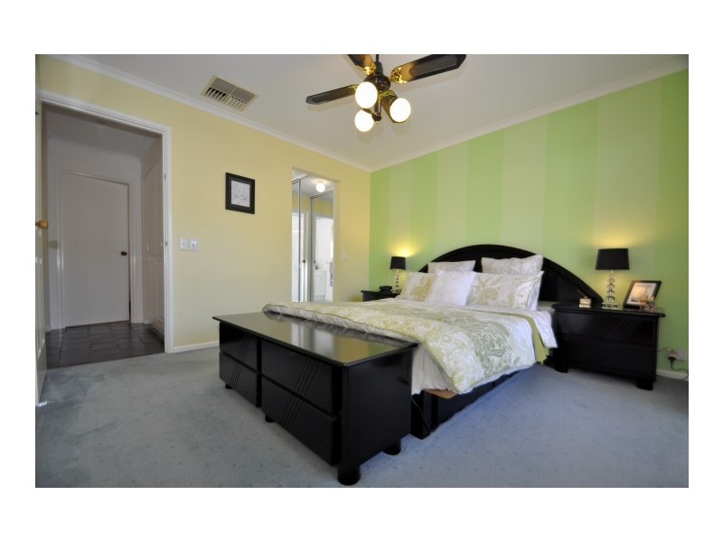 10 Outlook Drive, Aberfoyle Park SA 5159