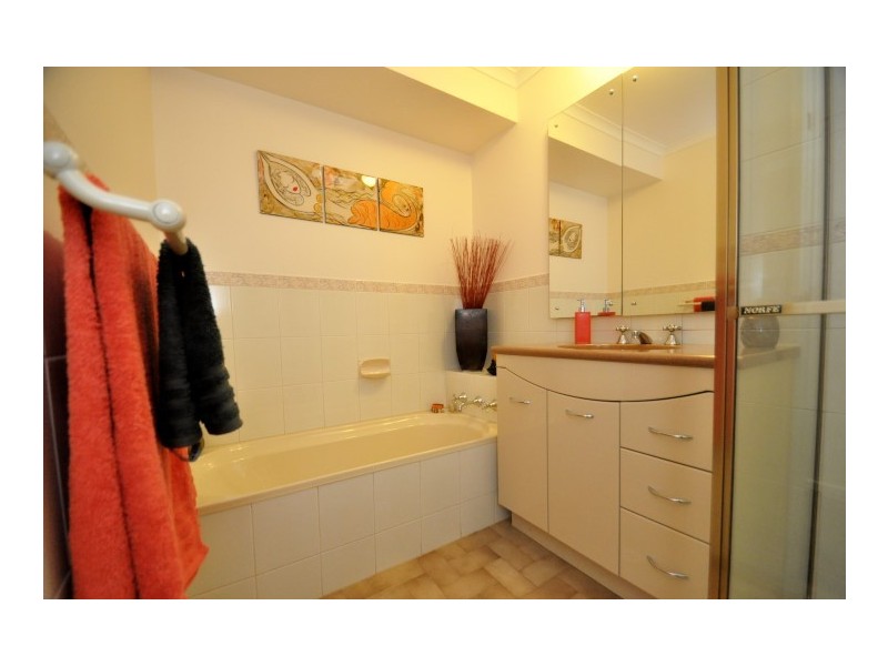 10 Outlook Drive, Aberfoyle Park SA 5159