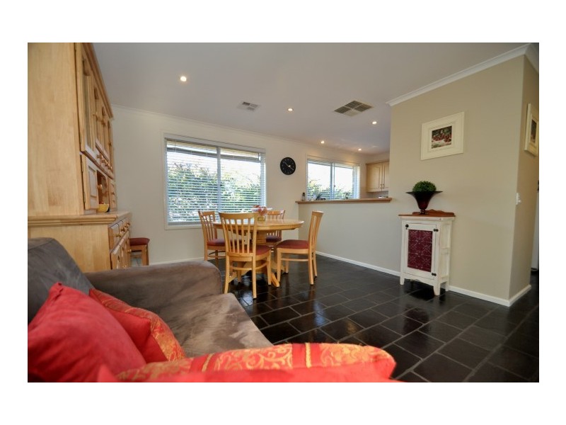 10 Outlook Drive, Aberfoyle Park SA 5159