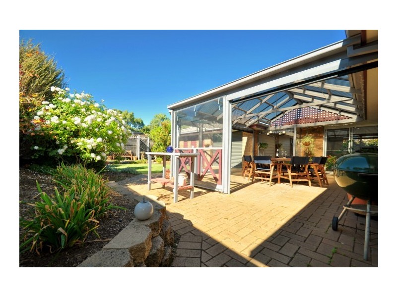 10 Outlook Drive, Aberfoyle Park SA 5159