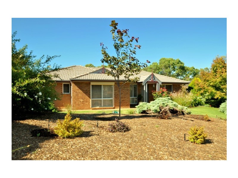 10 Outlook Drive, Aberfoyle Park SA 5159