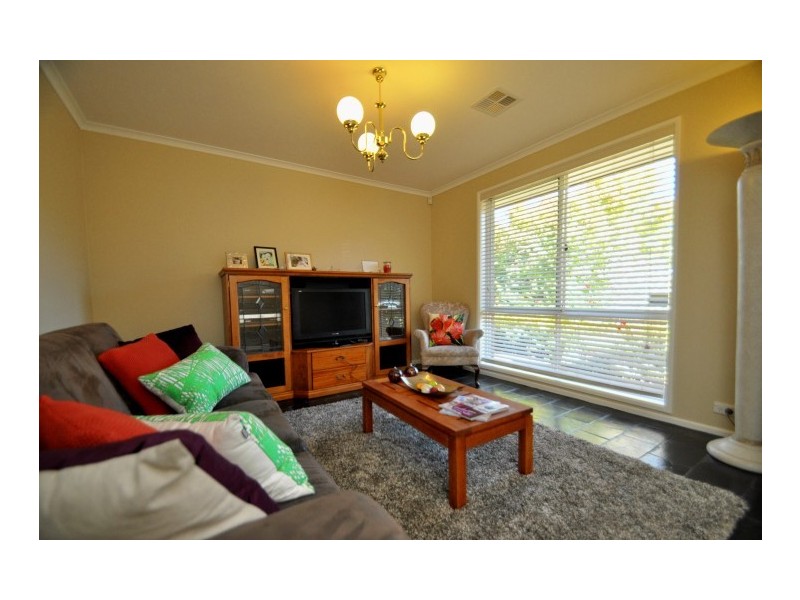 10 Outlook Drive, Aberfoyle Park SA 5159