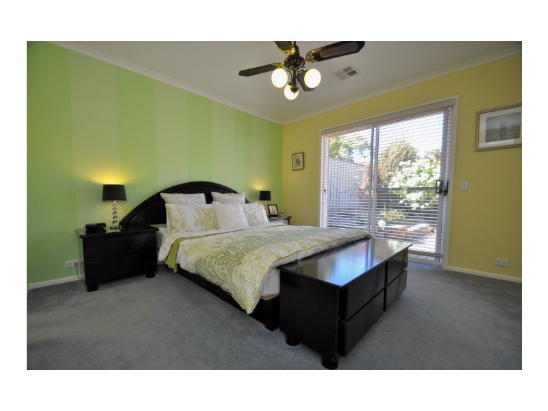 10 Outlook Drive, Aberfoyle Park SA 5159