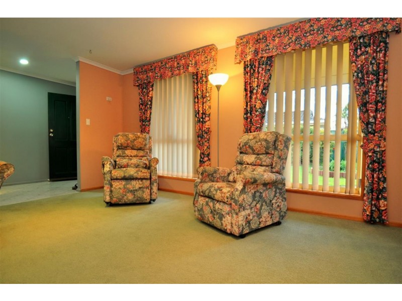 19 Meadfoot Close, Moana SA 5169