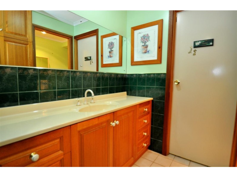 19 Meadfoot Close, Moana SA 5169