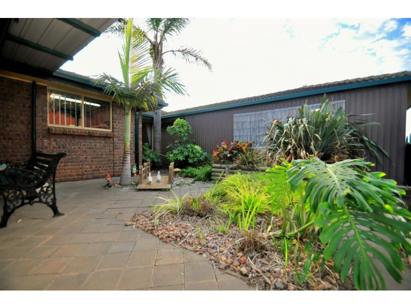 19 Meadfoot Close, Moana SA 5169