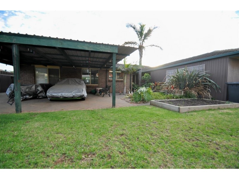 19 Meadfoot Close, Moana SA 5169