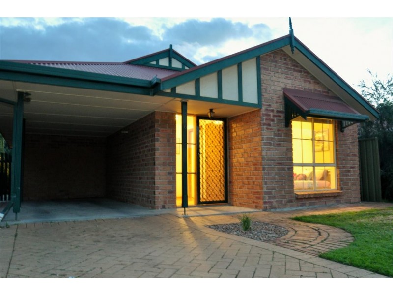 6 Madigan Crescent, Woodcroft SA 5162