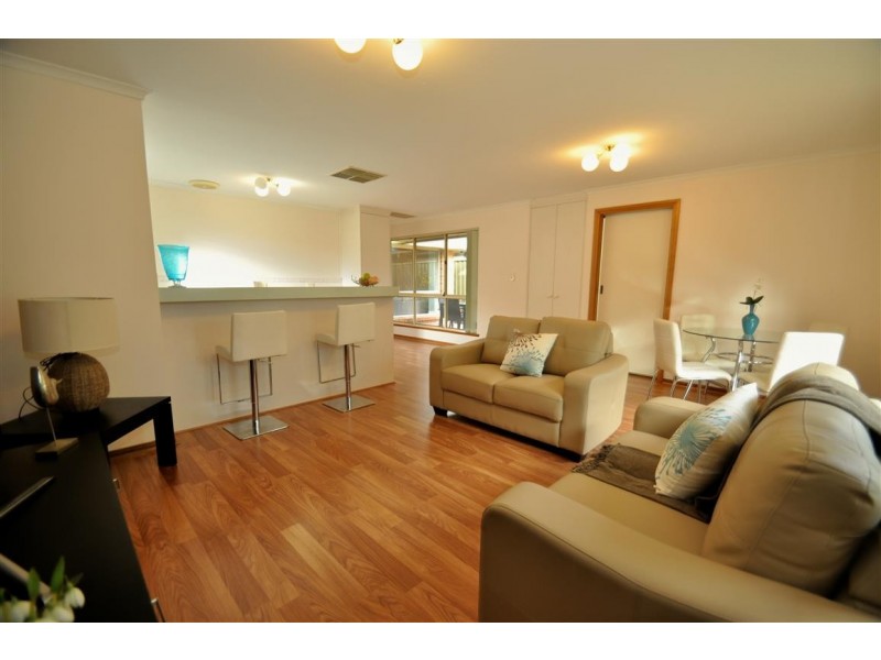 6 Madigan Crescent, Woodcroft SA 5162