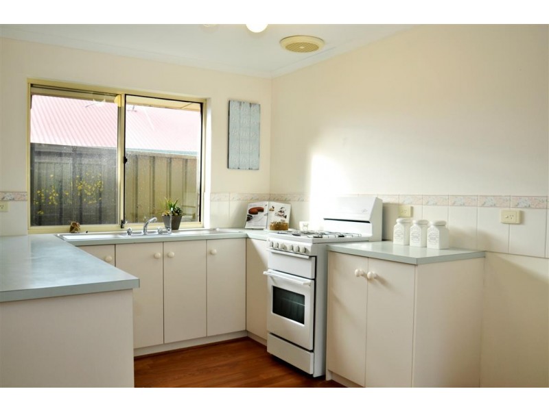 6 Madigan Crescent, Woodcroft SA 5162