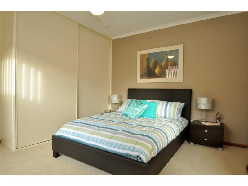 6 Madigan Crescent, Woodcroft SA 5162