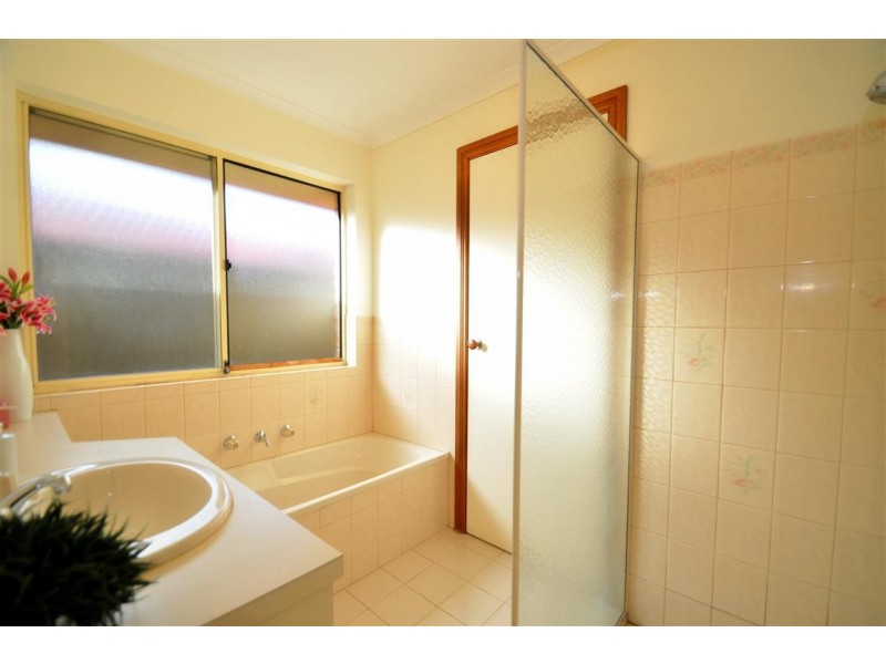 6 Madigan Crescent, Woodcroft SA 5162