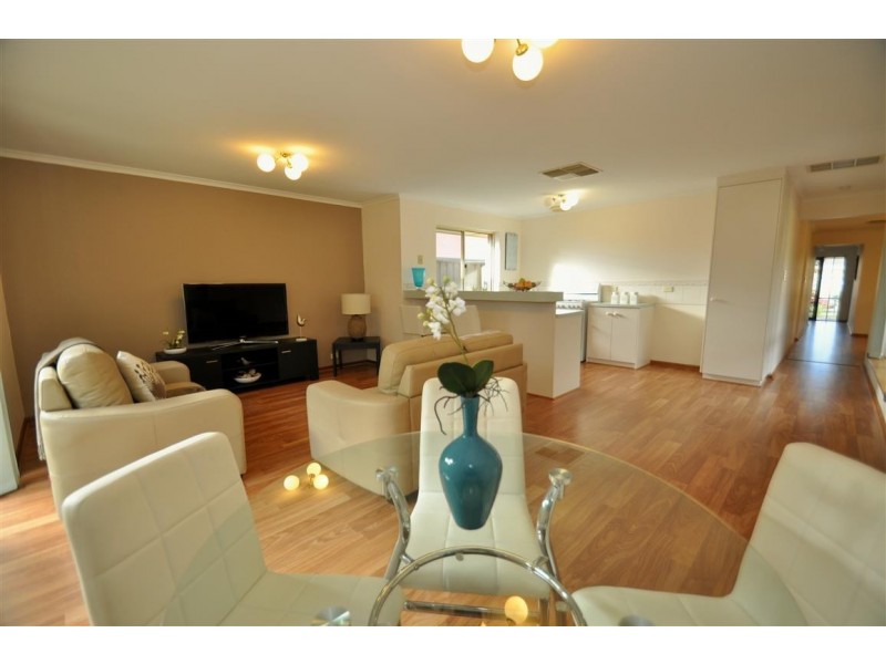 6 Madigan Crescent, Woodcroft SA 5162