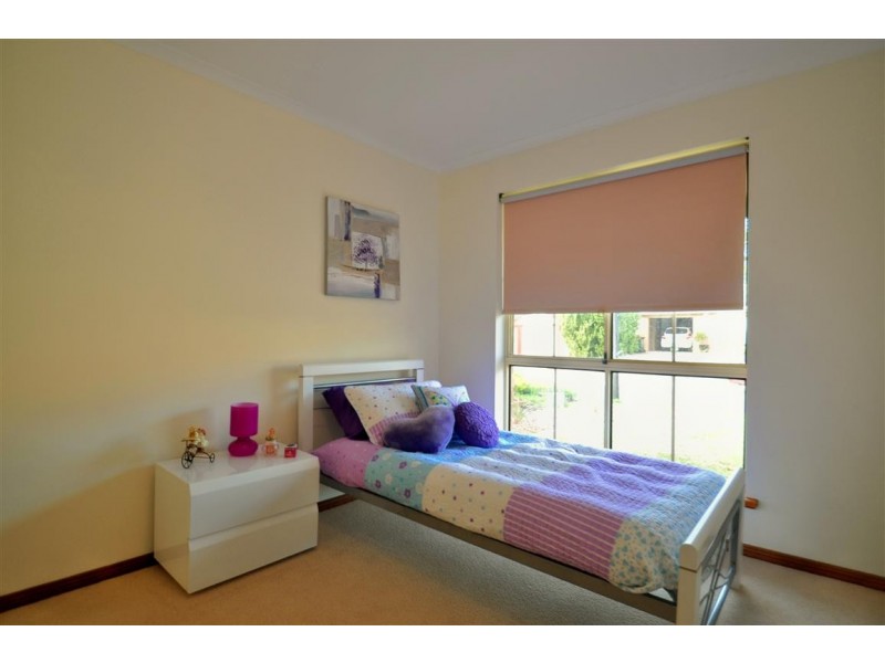 6 Madigan Crescent, Woodcroft SA 5162