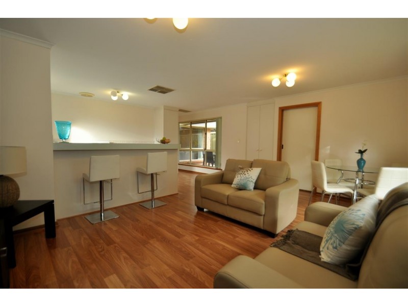 6 Madigan Crescent, Woodcroft SA 5162