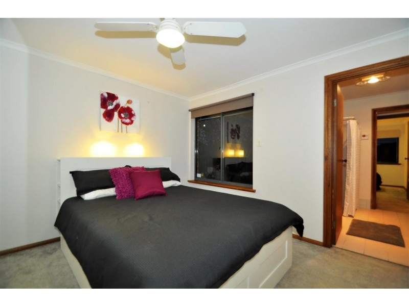 1 Barossa Way, Woodcroft SA 5162