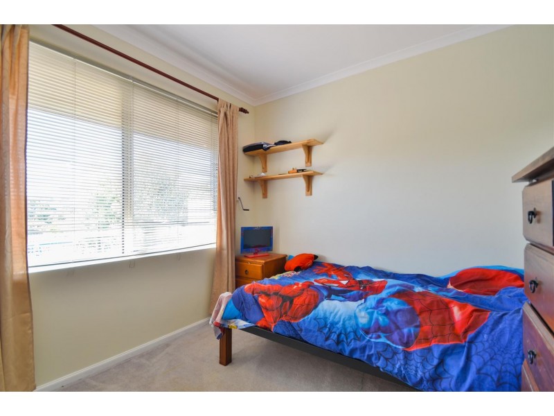 24 Featherstone Drive, Huntfield Heights SA 5163