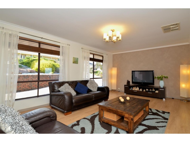 39 Kurrambi Crescent, Hallett Cove SA 5158