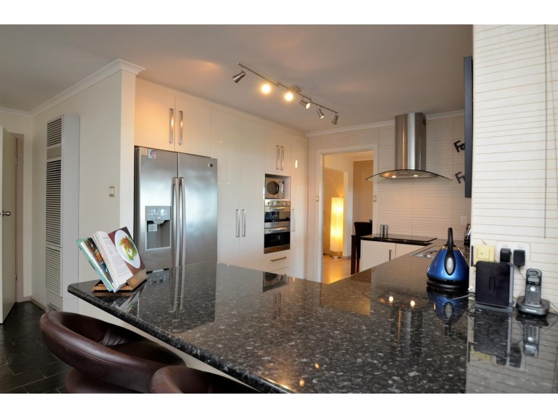 39 Kurrambi Crescent, Hallett Cove SA 5158