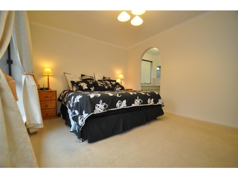 16 Jaimey Grove, Aberfoyle Park SA 5159