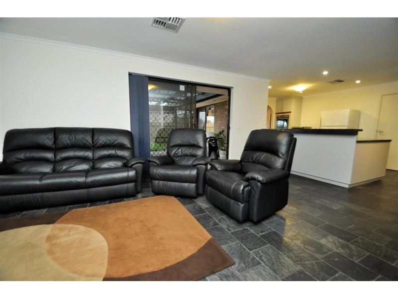 16 Jaimey Grove, Aberfoyle Park SA 5159