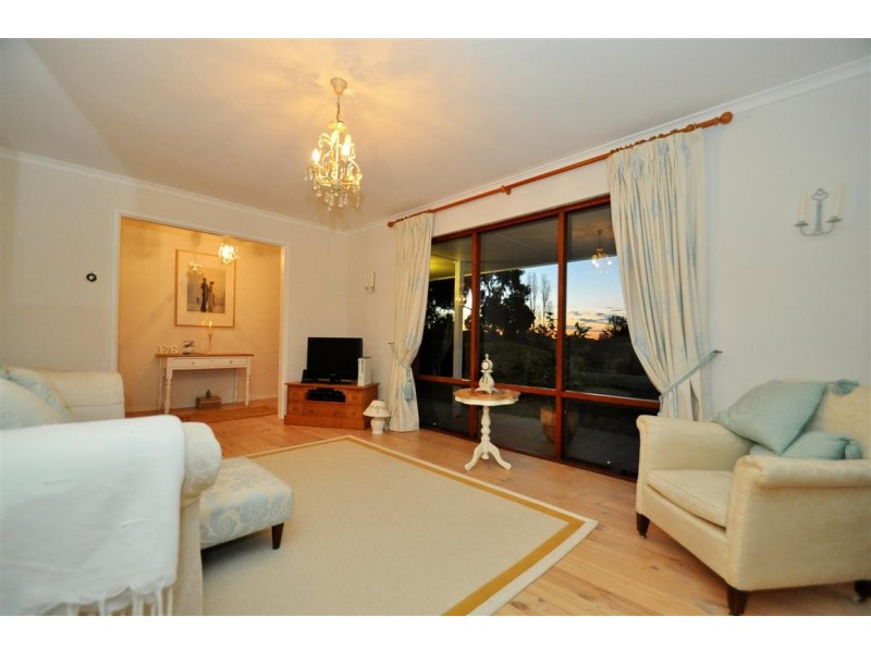 8 Quamby Court, Happy Valley SA 5159