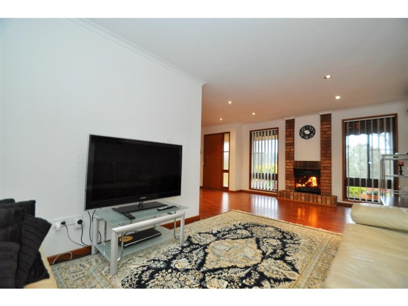 21 Banksia Road, Aberfoyle Park SA 5159