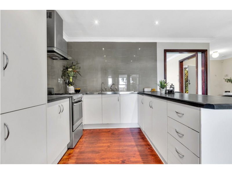 14 Saphire Road, Morphett Vale SA 5162