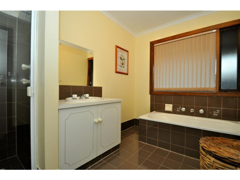 43 Daveys Road, Flagstaff Hill SA 5159