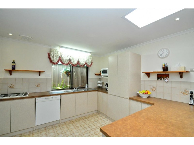 18 Kimberly Way, Happy Valley SA 5159