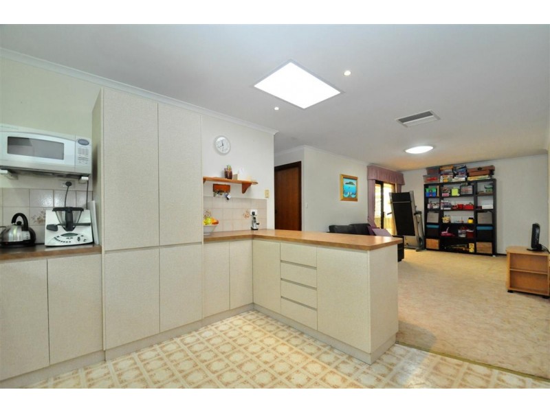 18 Kimberly Way, Happy Valley SA 5159
