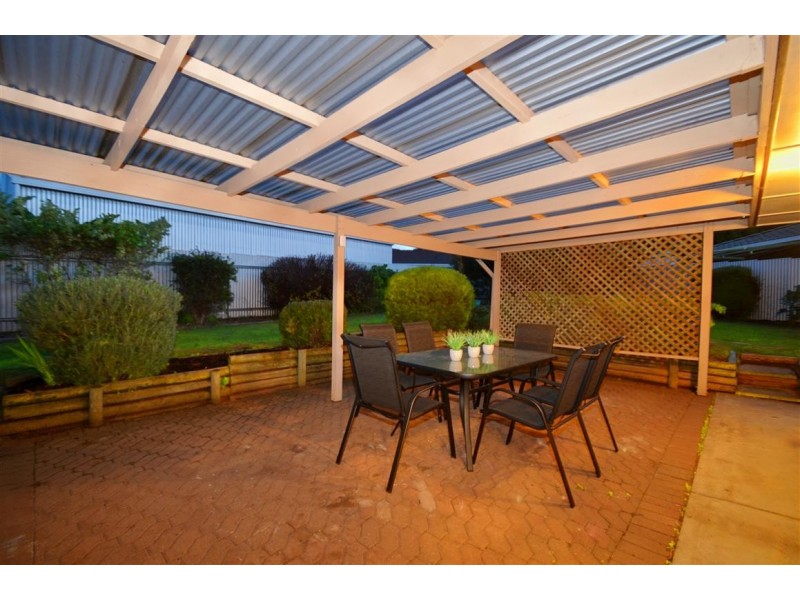 15 Moncur Street, Woodcroft SA 5162