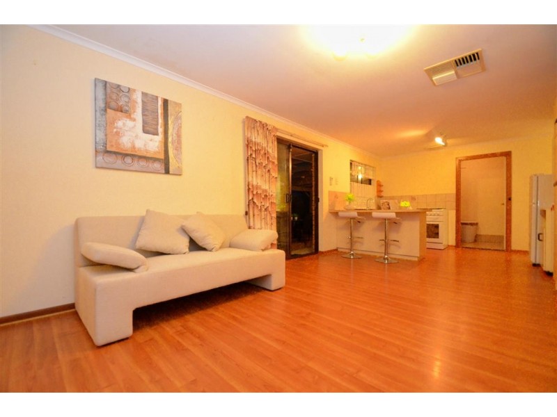 15 Moncur Street, Woodcroft SA 5162