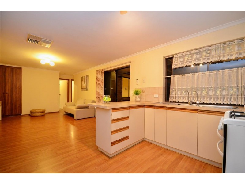 15 Moncur Street, Woodcroft SA 5162