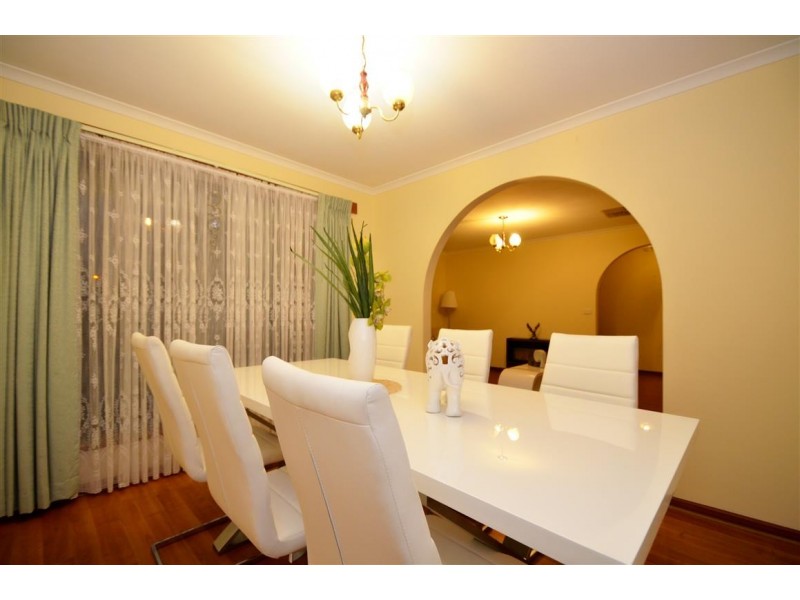 15 Moncur Street, Woodcroft SA 5162