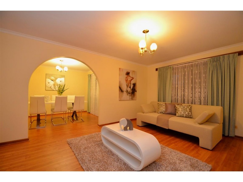 15 Moncur Street, Woodcroft SA 5162