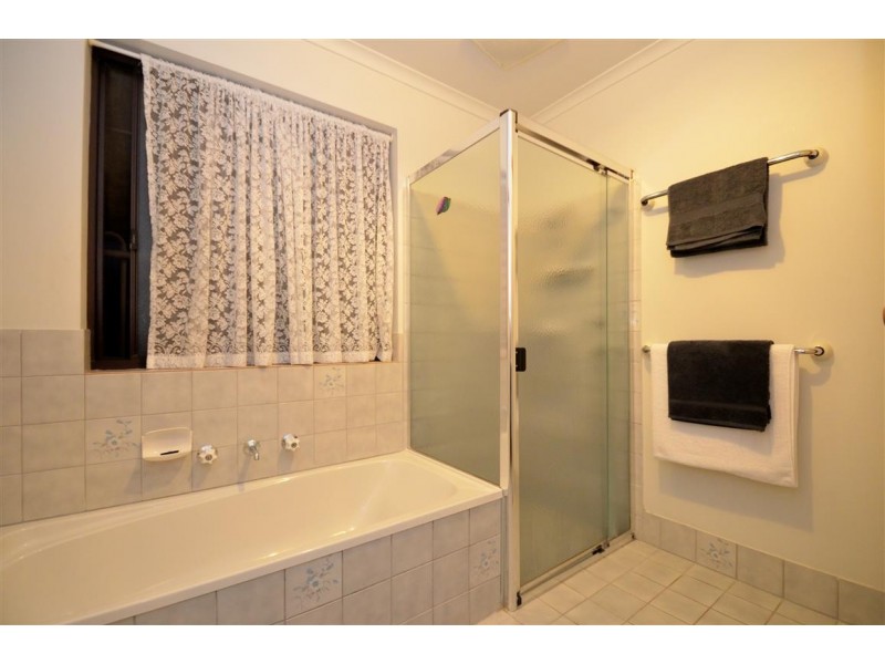 15 Moncur Street, Woodcroft SA 5162