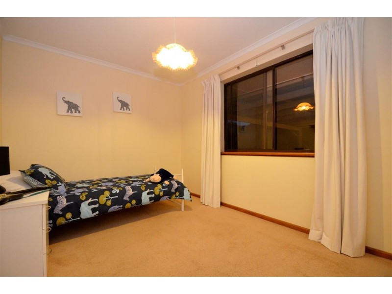 15 Moncur Street, Woodcroft SA 5162