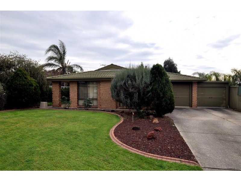 4 Abbey Road, Woodcroft SA 5162