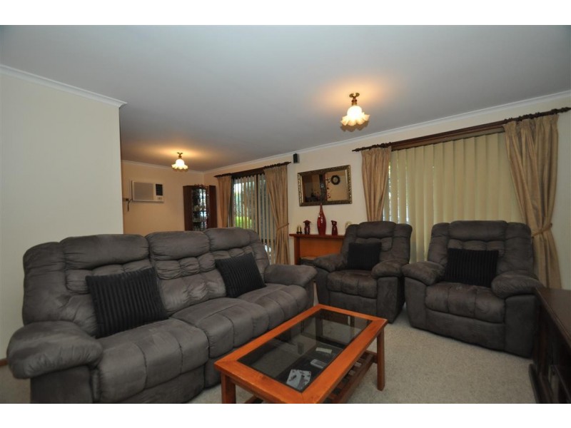 4 Abbey Road, Woodcroft SA 5162