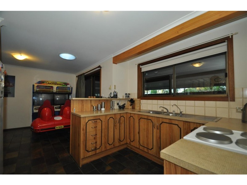 4 Abbey Road, Woodcroft SA 5162