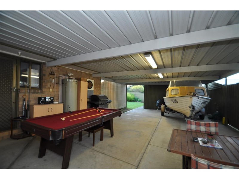 4 Abbey Road, Woodcroft SA 5162