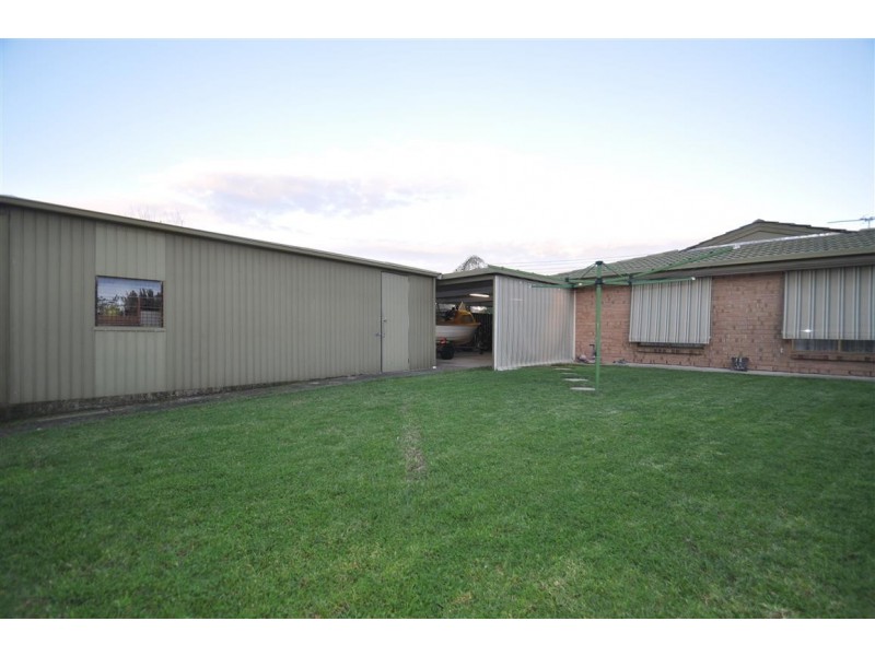4 Abbey Road, Woodcroft SA 5162